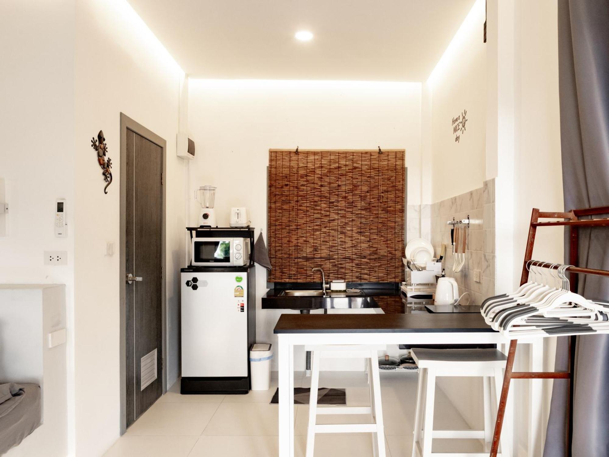 Moonway Apartment *