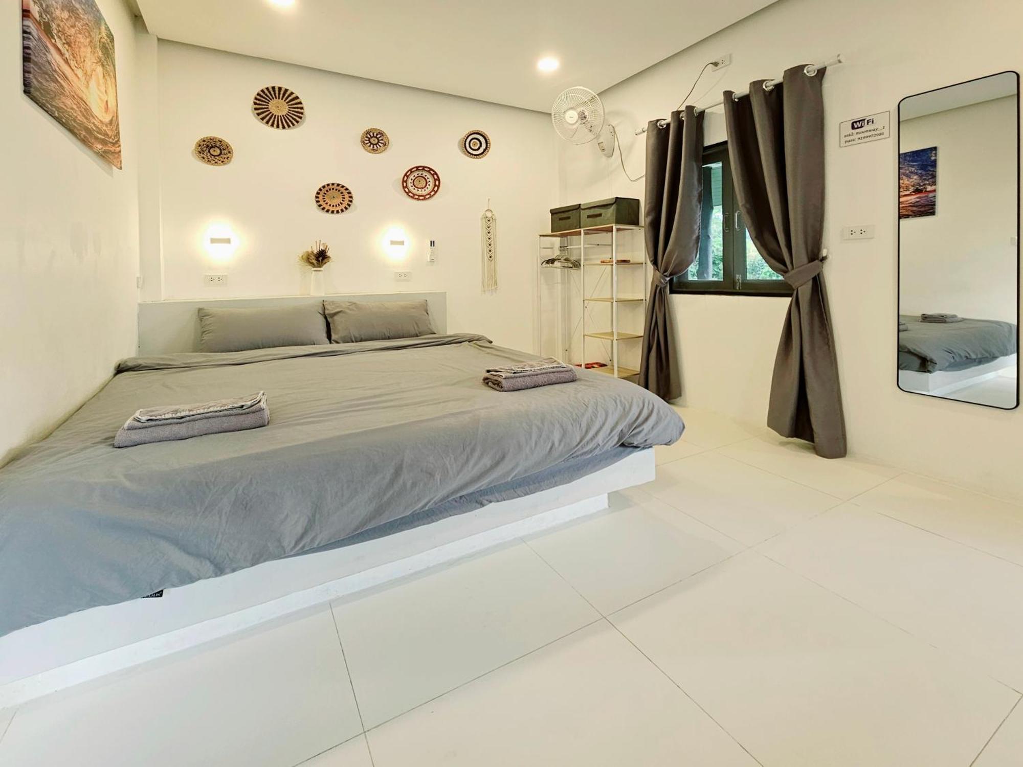 Moonway Apartment *